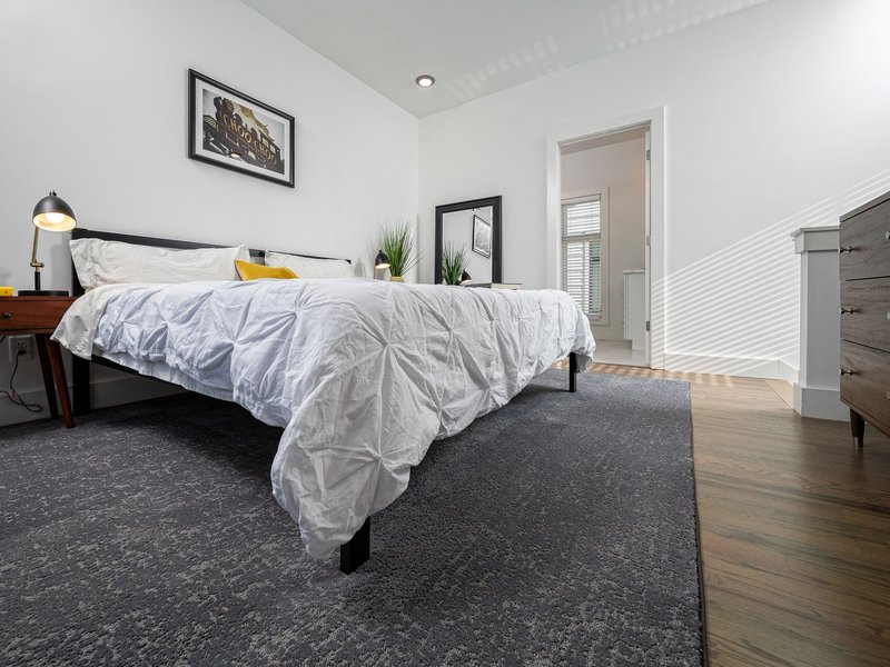 dark grey rug in bedroom
